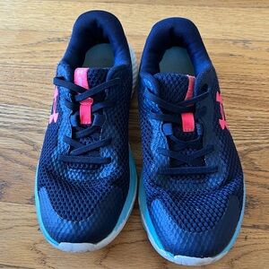 Used Under Armor kids shoes size 3